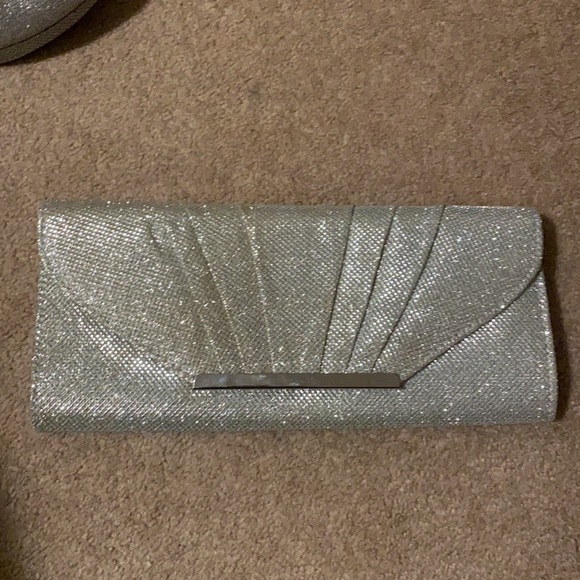 Shoes and matching clutch - Picture 6 of 9